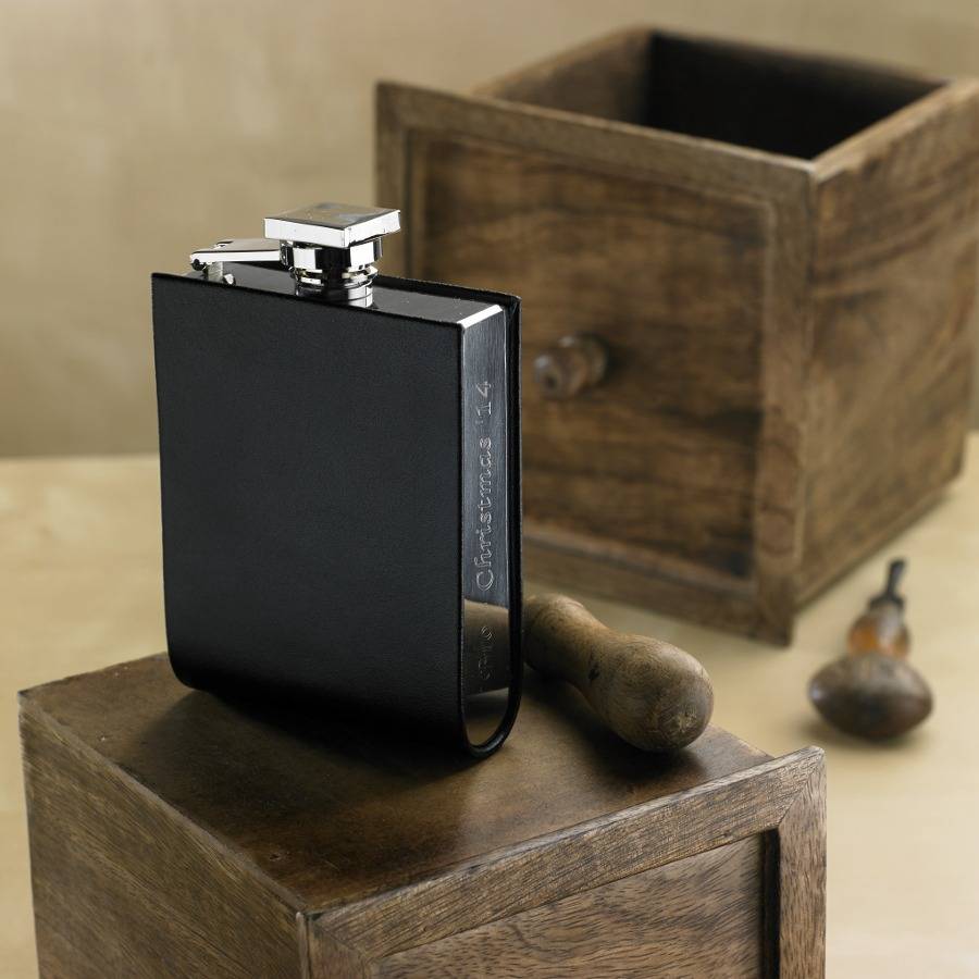 original_superb-engraved-hip-flask-with-leather-detailing